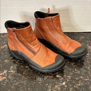 Women’s Clarks Muckers Brown Boots Size 6